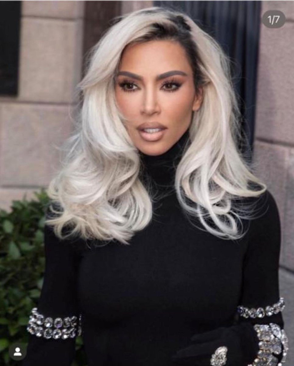GiuliaSalemi93's tweet photo. CIAO KIM  @KimKardashian https://t.co/h6VYXdpc9d