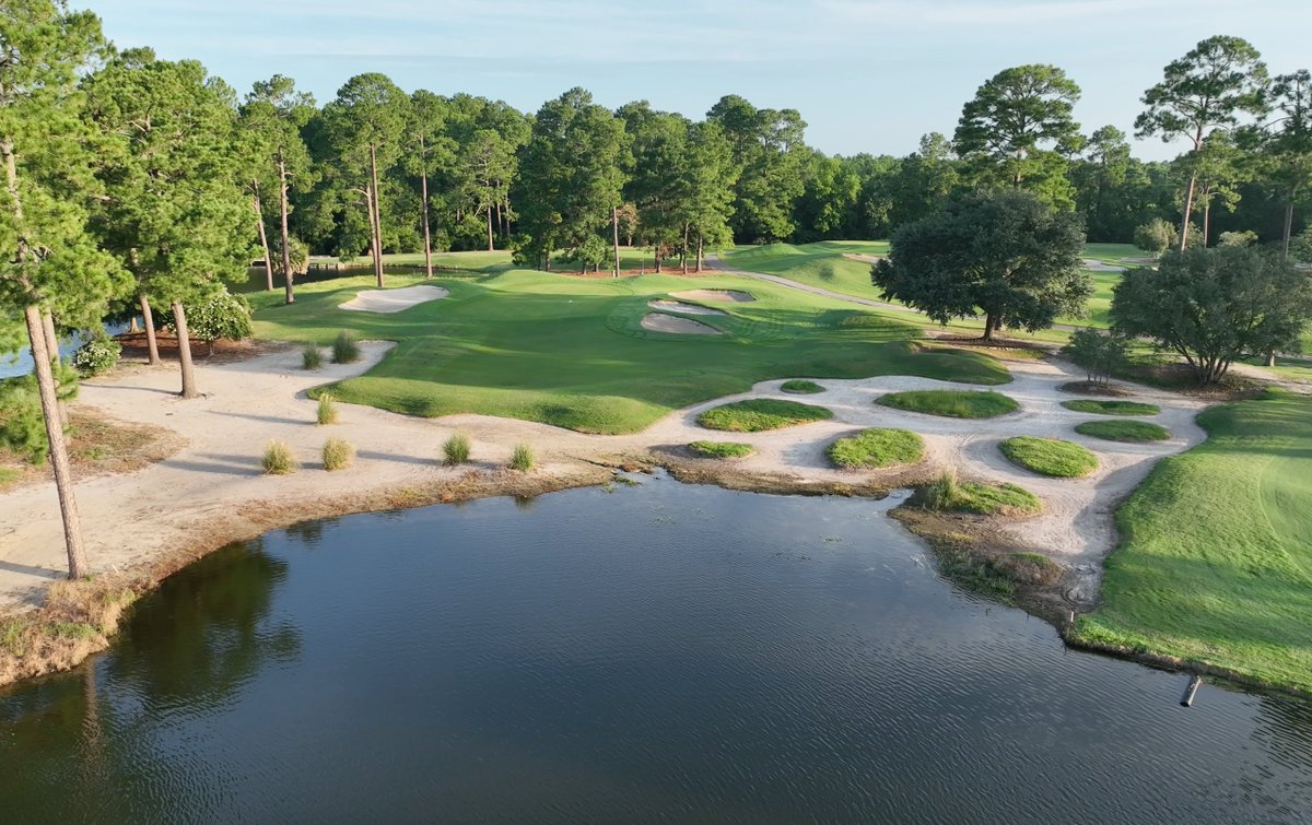 PlayGolfMB's tweet photo. A couple different views of the par-4 3rd on King's North at Myrtle Beach National Golf Club. 👑⛳️

#MyrtleBeachGolf https://t.co/M0jJsfAaV6
