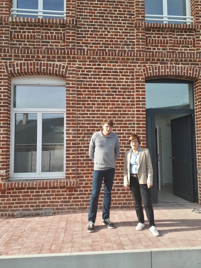 martine_filleul's tweet photo. À la rencontre de Romain Manesse, Maire de #Wambaix.
Nous avons échangé sur les difficultés énergétiques et les solutions mises en œuvre dans la commune.
Je salue également les #rénovations engagées pour accueillir de nouvelles familles, merci pour cette visite ! https://t.co/Q3KteNaBDW