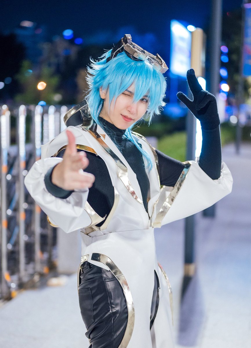 gonwheeee's tweet photo. ถ้าเธอเบื่อ RoV เรามี Lov แถม e ให้ด้วยนะ 😘

#rov #laville #ArenaofValor #cosplays #aov https://t.co/nFX1XahJFa