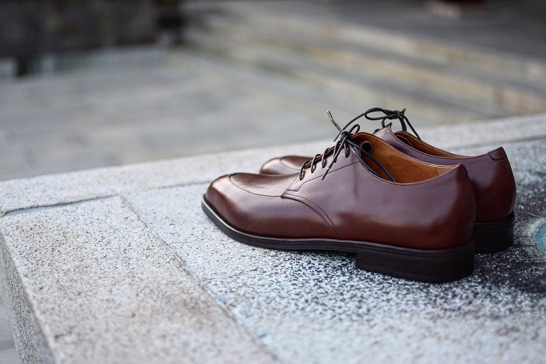 khosmkobe's tweet photo. Brown derby 5 eyelet with U tip
3足目のご注文でした。
#kenjihashimoto #bespokeshoes #japaneseleather #narrowfoot #narrowshoes #flatfoot #halluxvalgus #外反母趾 #外反扁平足 #madeinjapan #靴職人 #トランクショー #ビスポーク #オーダーシューズ #受注会 #足の悩み #A幅 #Awidth #幅狭靴 https://t.co/w4srAI8DZi