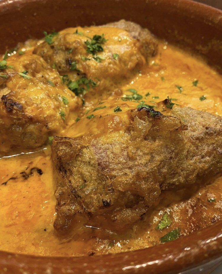 Este es el fuera de carta por el que más preguntáis: nuestros pimientos rellenos de rabo de toro. ¡Una exquisitez para los mejores paladares! 💥💥

@nacho_sandoval