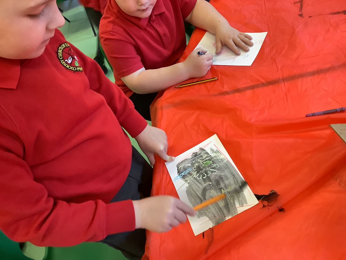 SherwoodCuckney's tweet photo. Collecting great vocabulary through art today about fireworks for our writing later on in the week…..zoom,exploding,whirly,sparkling,crack,bang!! https://t.co/qtY4y5oDrf