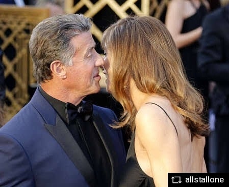 LaRedCaracol's tweet photo. #LaRed / #SylvesterStallone se reconcilió con su esposa #JenniferFlavin de la misma que se tapó un tatuaje con su rostro. El actor aseguró que debió tratar de estar más presente en el pasado, y que el amor de su vida es la madre de sus hijas. https://t.co/O8uRapwzuv