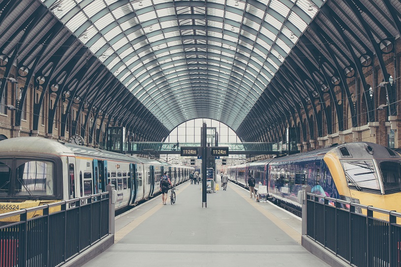 NEW_Listenbourg's tweet photo. 🚨FLASH🚨

Un nouvelle gare vient de faire face dans la ville de Die Angeles pour pouvoir voyager de pays en pays
Les papiers ont été signées et confirmées qui indique que les listenbouriens peuvent voyager dans les pays suivants :
Londres
France
Espagne
Portugal
#Listenbourg https://t.co/aRsW7fhAF4
