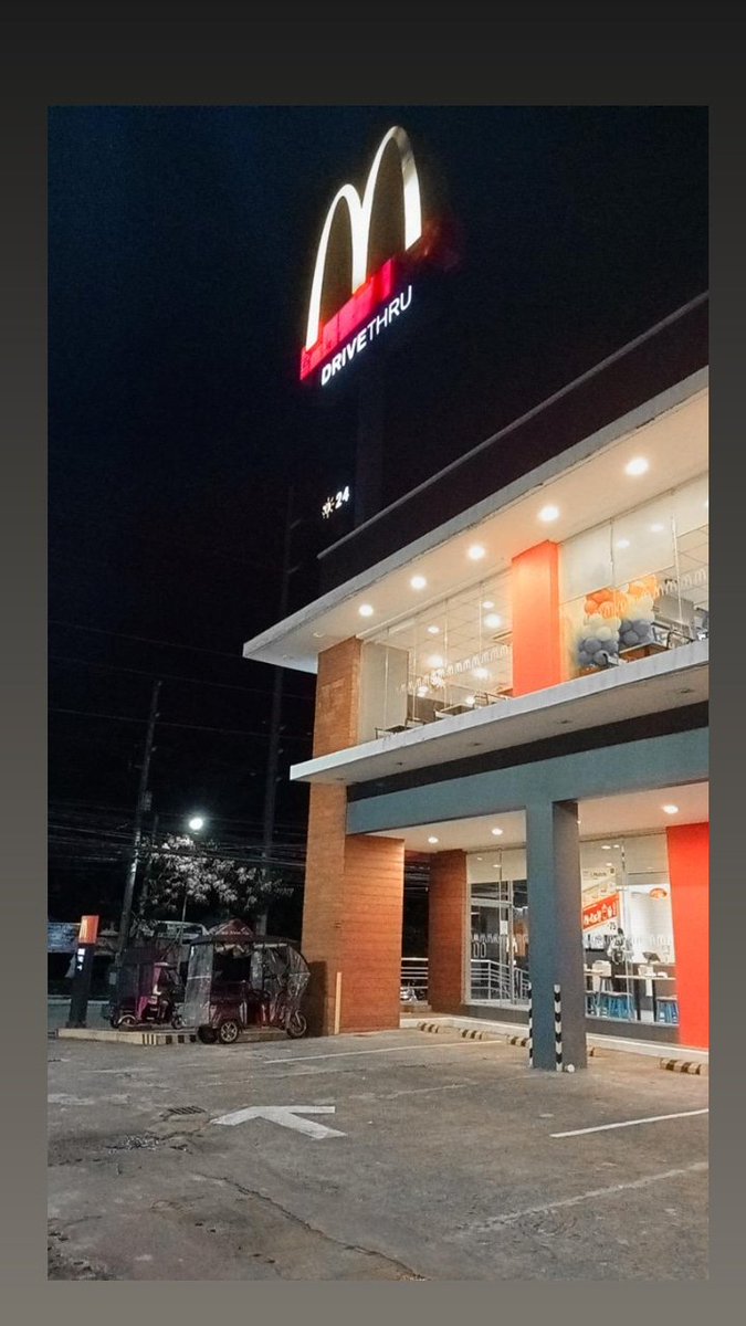 Chris891914's tweet photo. Love ko to♥️
McDonald's mayapa😁 https://t.co/ZdIiEMmTqW