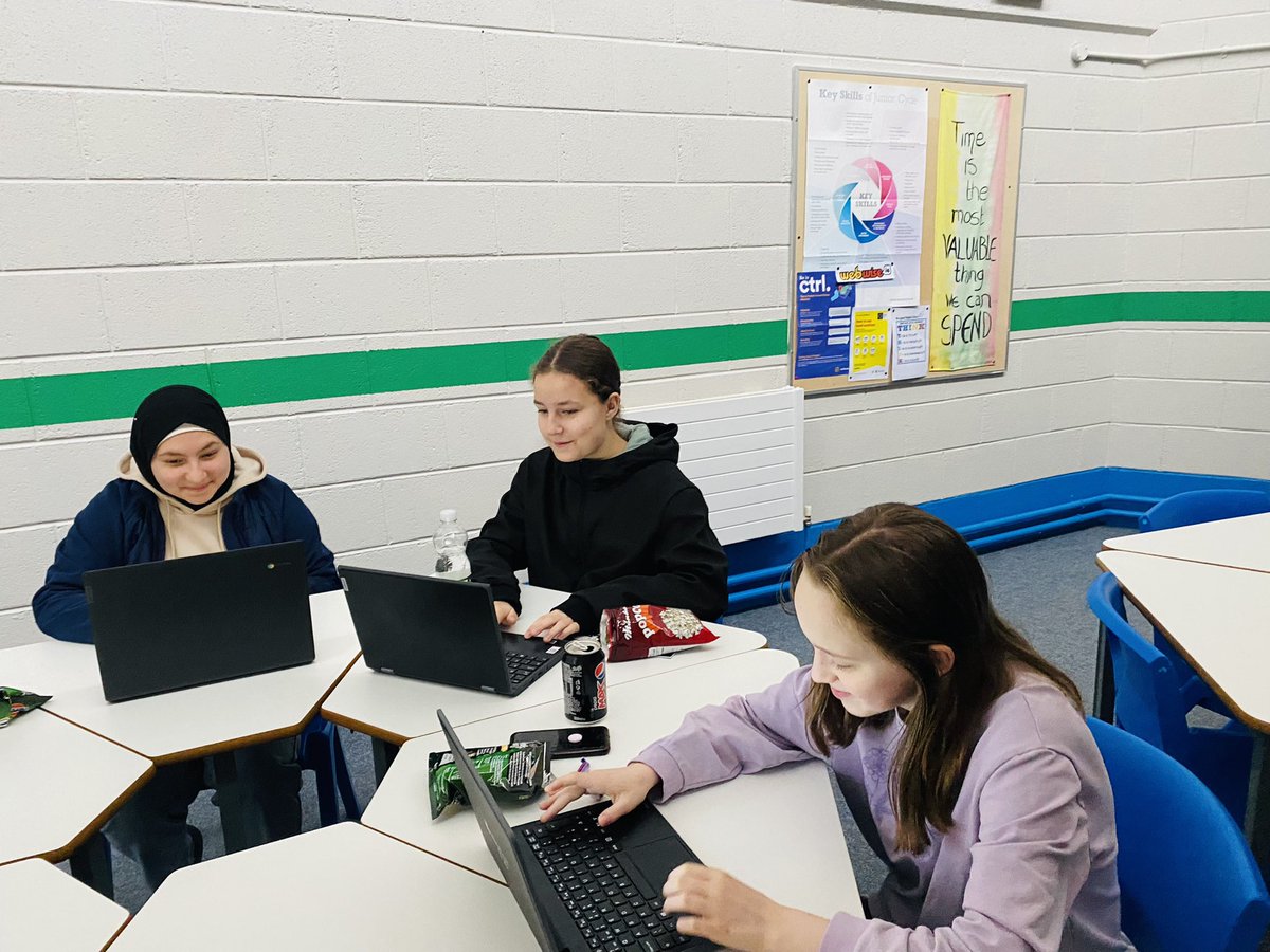 IseultMangan's tweet photo. Really exciting afternoon here in @MountStMichael1 with @TeenTurn girls working with @riotgames on AI and creating a machine learning self driving car challenge!!! https://t.co/2bIeuqYT4T