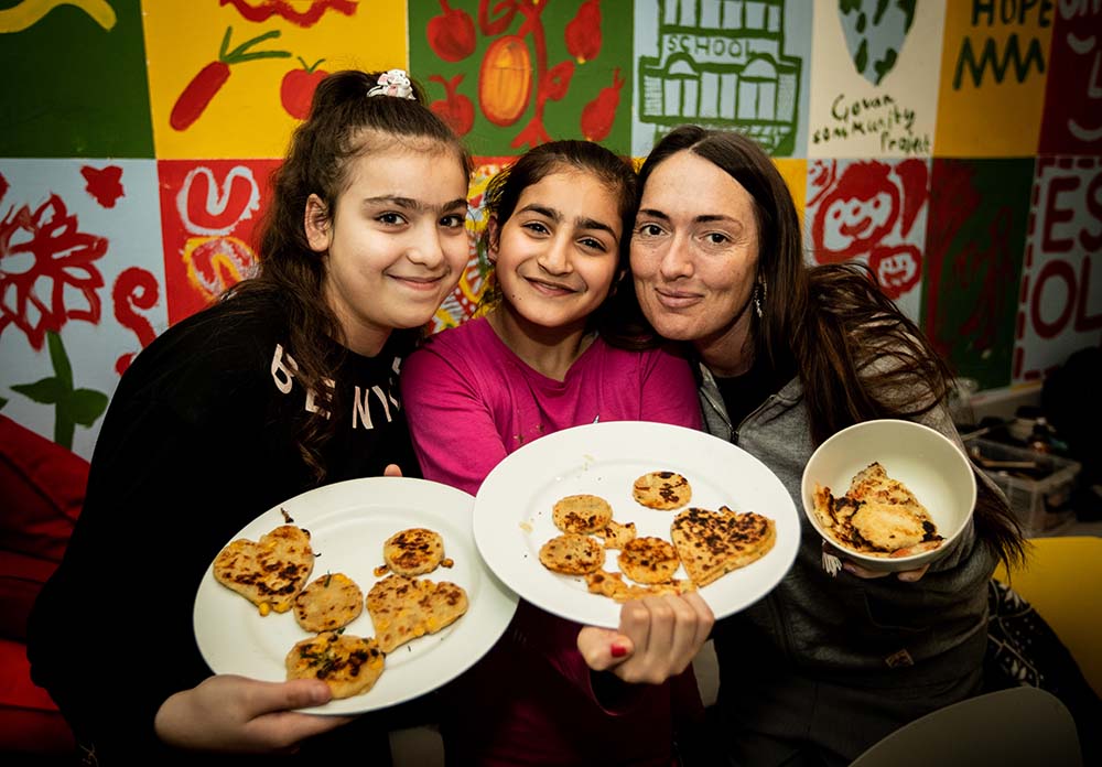 SAfoodforlife's tweet photo. Are you holding a Cook and Share activity in your school, community or at home?
We'd love to see what you're up to - please share photos, videos or stories of your #FFLGetTogether!πΈπ₯π
Tag #CookAndShare and @safoodforlife π
Find out more π
https://t.co/zyNSs0zNb2 https://t.co/6mFKsBlRRo