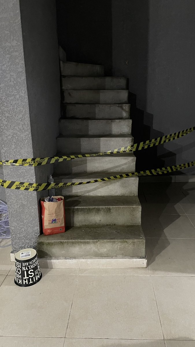ginhocarvalho's tweet photo. A minha casa foi interditada pela Defesa Civil por risco de desabamento (sendo que aviso a meses e eles ignoraram) e o @quintoandar me respondeu literalmente "Que pena, essas coisas acontecem, problema seu ¯\_(ツ)_/¯"  kkkkk https://t.co/JIGuwHCaLw