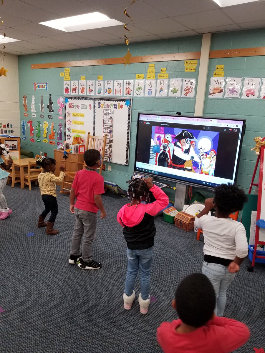 TJPrek's tweet photo. Fall Fest with my Super Stars! Working on fine motor skills!
@SEstarsR2 
@R2CFCD https://t.co/8uSrDqY130