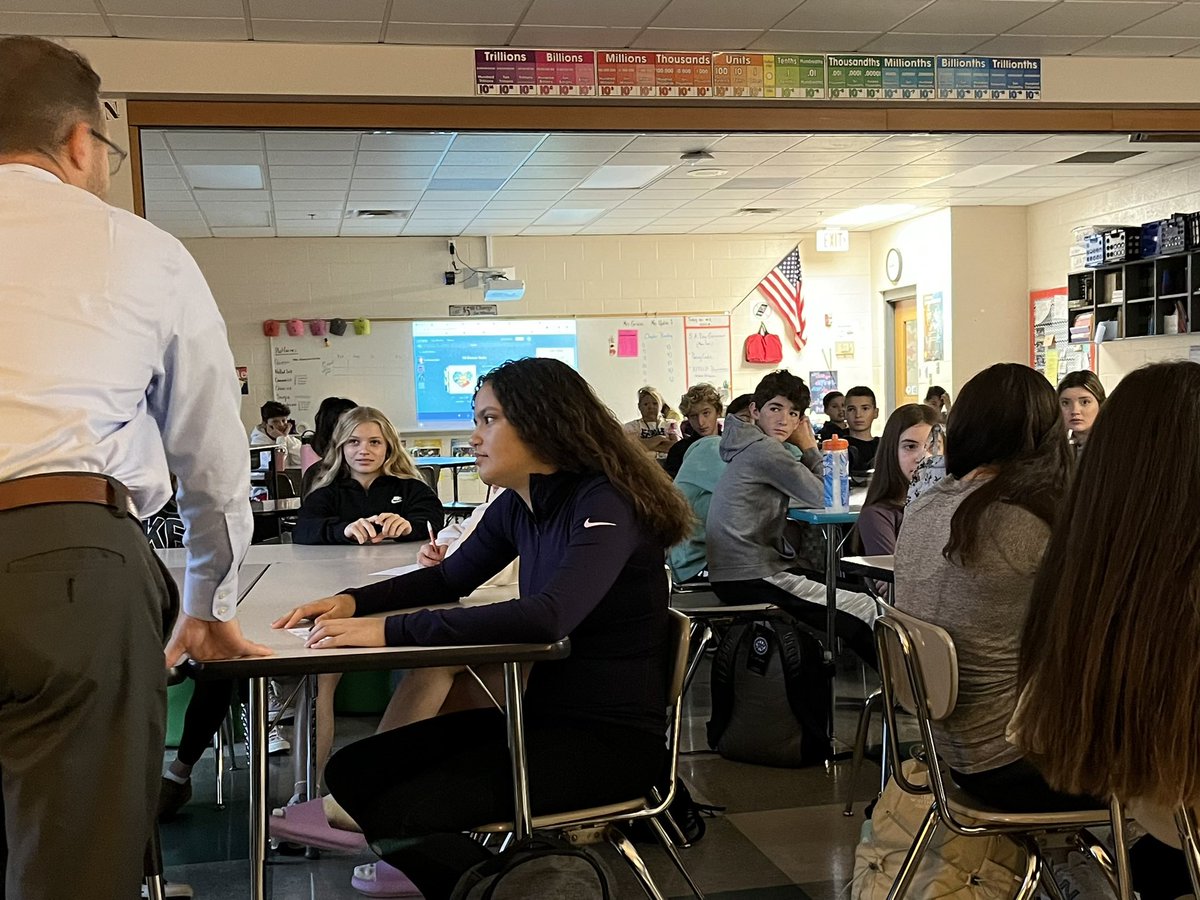 lgmoyer's tweet photo. Know Yourself. Be Who You Are. Choose Your Attitude. Thank you @FellowsEdu for starting off the day for our @NagelNighthawks WEB Leaders! #onenest https://t.co/XFMujvwPDl