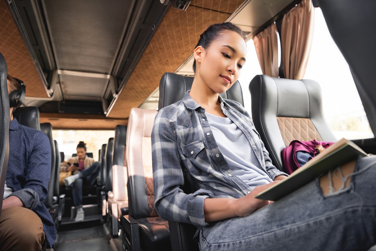MagicBusIO's tweet photo. Vanpools and shuttles are a great way to get your employees to the job site and back but which one is right for your company? Learn more about starting and scaling a vanpool or shuttle program at your office with MagicBus. https://t.co/HEfCh0o7qP https://t.co/dMWfY63Tt2