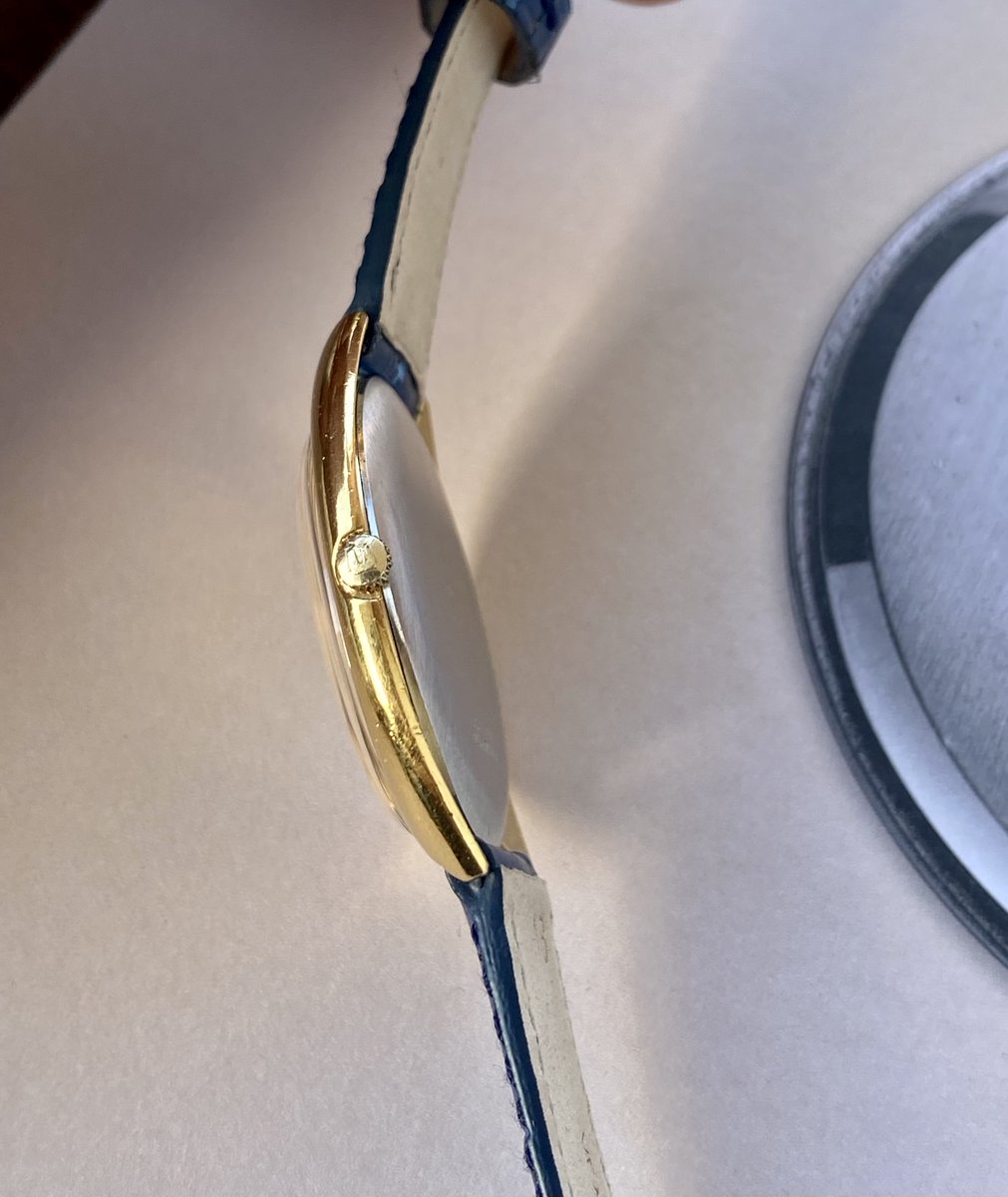 Malik_drama39's tweet photo. Je me sépare de cette petite Universal Genève Gilt Shadow au très joli cadran bleu.
- Gold Plated
- Couronne UG
- Diamètre : 35 mm
- Mouvement : Microrotor

Prix : 580 €
DM si intéressé :) https://t.co/qfFKmQOCUL