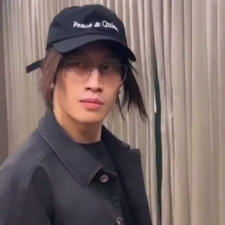 B1b1exlee's tweet photo. ตอนตกคน                                     ตอนคน
เข้าด้อม                                      ด้อมมาแล้ว https://t.co/EFgAa7BYPy