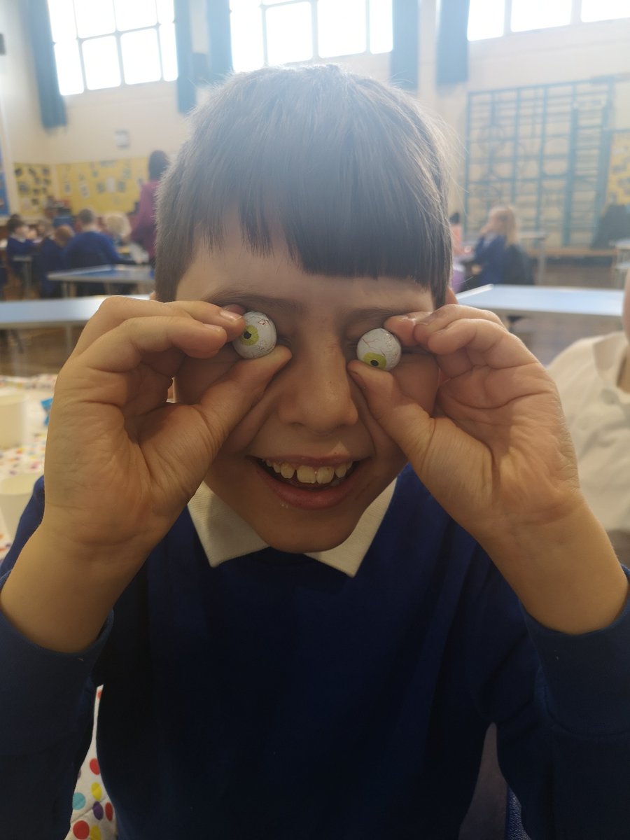Tixie_x's tweet photo. Huge thanks to @Astley_Primary for Harry's birthday lunch! And special thanks to @MissTabby_L for all your hard work! It was amazing and the kids loved it ♥️ https://t.co/XjExwK54F7