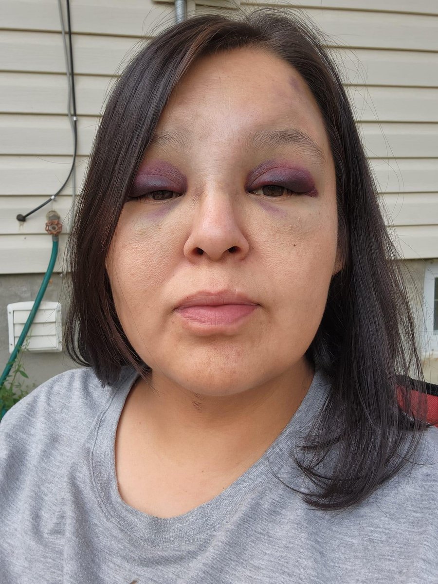 Vanessa Burns had a 15-year relationship & 5 kids with Myles Sanderson The weekend he killed 11 (incl. her Dad) at James Smith Cree Nation, he tried to kill her too. He'd beaten her for years She no longer wants to be a victim. Via diaries & hours of talking, here's her story🧵