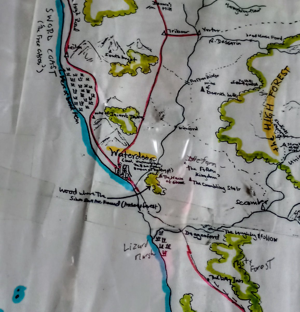 BenRiggs_'s tweet photo. I was looking for the original map of the Forgotten Realms from the TSR offices for years and failed to find it.

Then, this last summer, it waltzed across my feed! 

It is now above a pub! And I found that so fascinating I wrote an article about it. 

https://t.co/03jgiLJ8c3 https://t.co/2cIHk1EQta