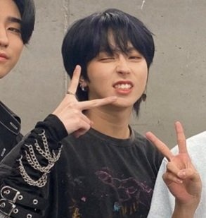 we_makeasound's tweet photo. So anyway, this emo punk rock agenda of Lee CyA, rapper and bassist of South Korean alternative rock band ONEWE 💙🤟 https://t.co/hUiVsYSOCC
