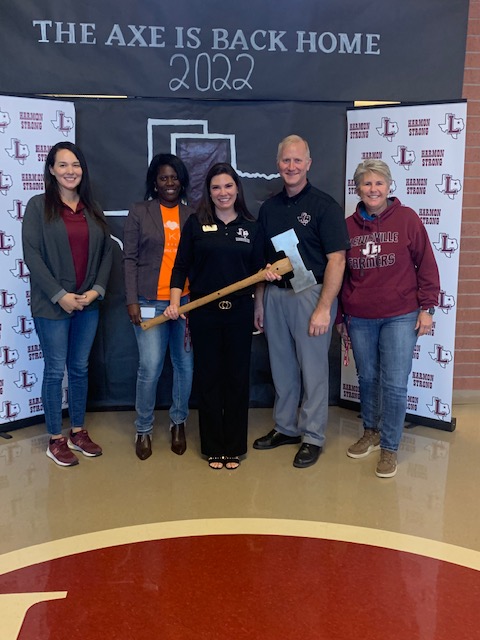 LHSHarmon's tweet photo. It's ALWAYS a GREAT day to be a FARMER
(but it's even better when the AXE is BACK)
#AxeisBack #LetsGoFarmers https://t.co/zIEpJCiFGQ