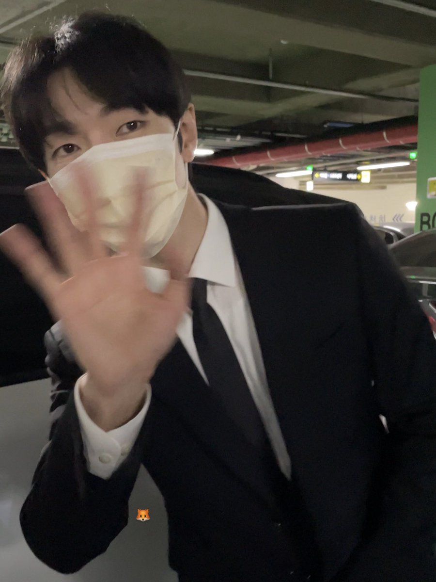 ggong_0420's tweet photo. 진호오빠 >올블랙 쓰리피스< 입으셨다
#홍진호 #교수깅 https://t.co/SB8vwPiQHq