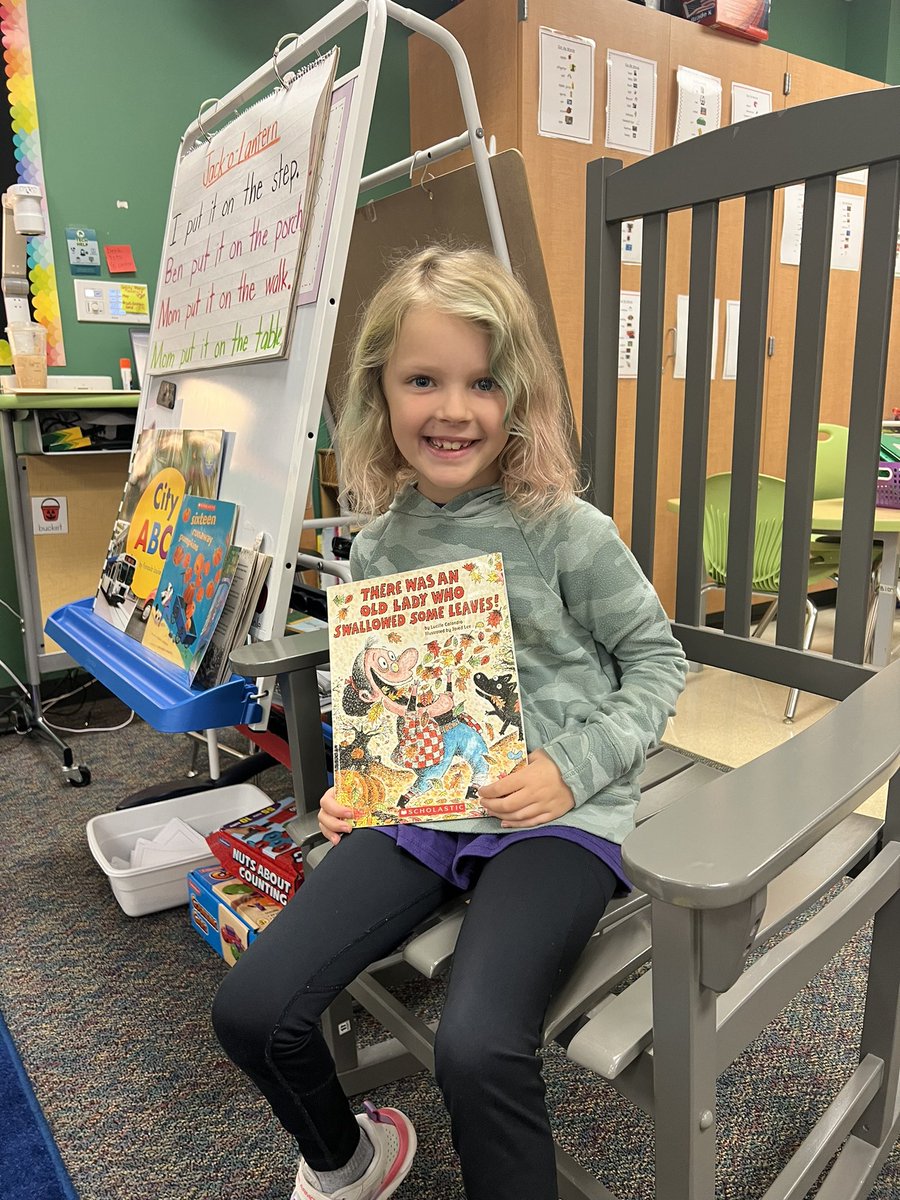 MrsTaylorWGES's tweet photo. The best way to start the day…. A guest reader!!  #InspireExcellence #theGrove #DragonProud @WGESdragons https://t.co/kFxX0yDwXB