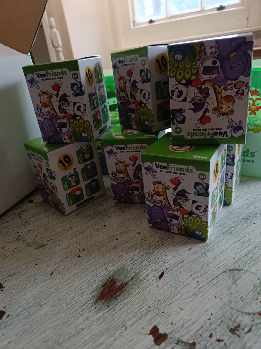 These made my day just arrived to Brighton, UK. Lets open it! <a href="/veefriends/">VeeFriends</a> #VeeFriends