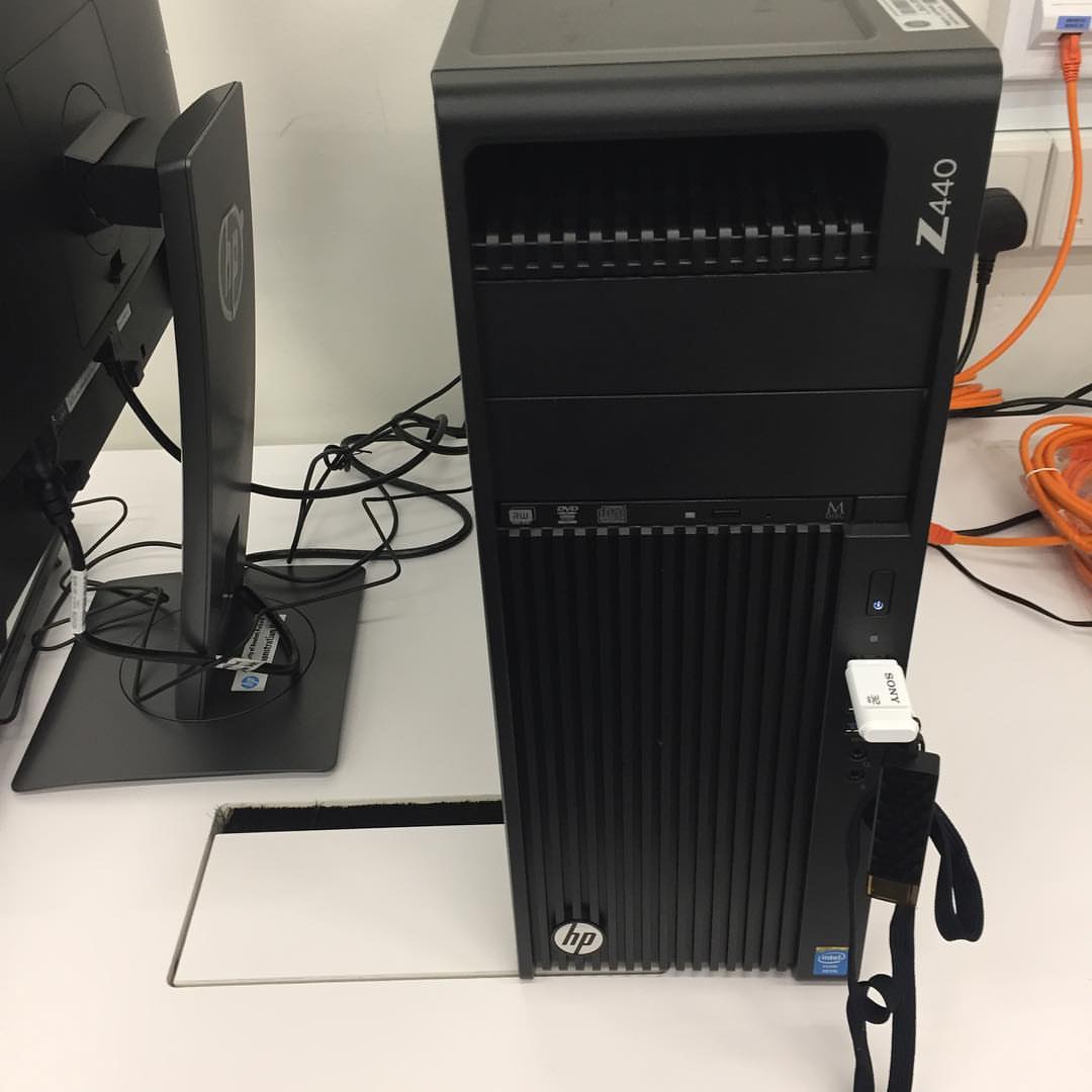MeedMobile's tweet photo. 》 HP Z440 Workstation
• Intel Xeon E5-1630
• Octa-Core (8CPUs each@3.7GHz)
• 64gb RAM 
• 1TB SSD
• 8gb Dedicated Nvidia GeForce (Quadro M4000Ti) 
• 10 USB Ports
 • 4 Display Ports Etc.

Comes Loaded With Many PC Games and sophisticated softwares  ...... A BEAST 🔥 🔥 https://t.co/UvHRrBtb26