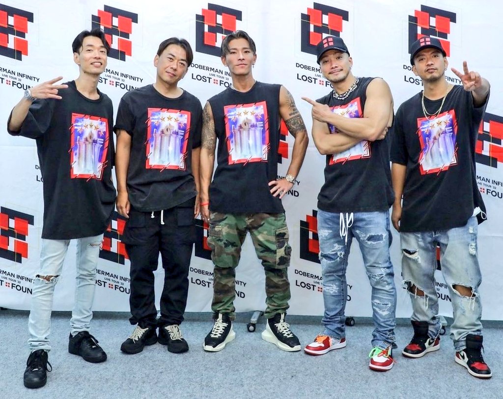 hidexile_d6's tweet photo. 遅くなりましたけど
ツアー完走お疲れさまでした🙄✨
1公演だけ行けましたけど
ホールで前から3列目
すげー近い所から皆さんを見れて
大変満足しております。
また次回のツアーで
お愛しましょう😫✨

#LOSTandFOUND
#DOBERMANINFINITY
#和希さんソロデビューおめでとう✨ https://t.co/Jz7Nj5SVxs