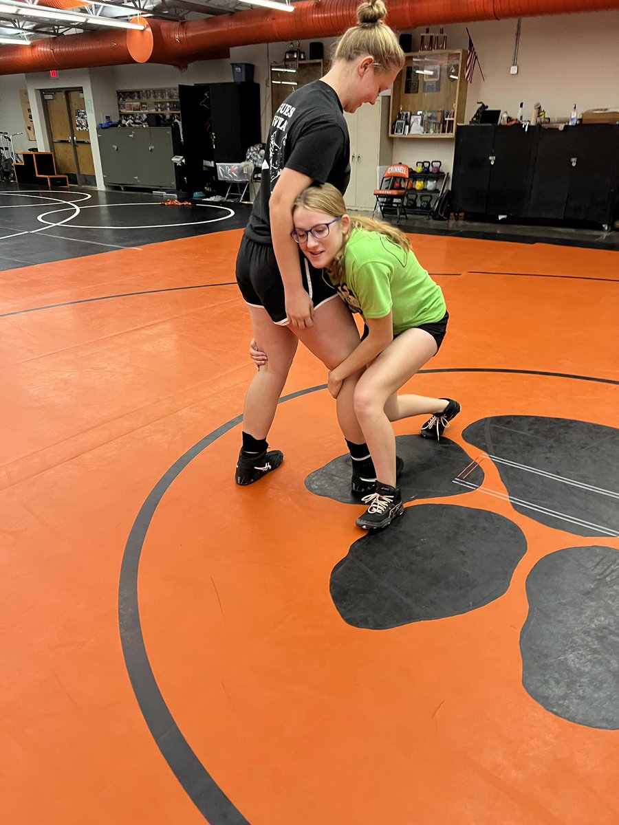 GrinnellWrestl1's tweet photo. It’s a day late but our inaugural Girls Wrestling practice is in the books! Great workout with these new Tiger grapplers. #STRIPES #WeAreGrinnell  #FirstDayFlex https://t.co/kJHw4ehJtY