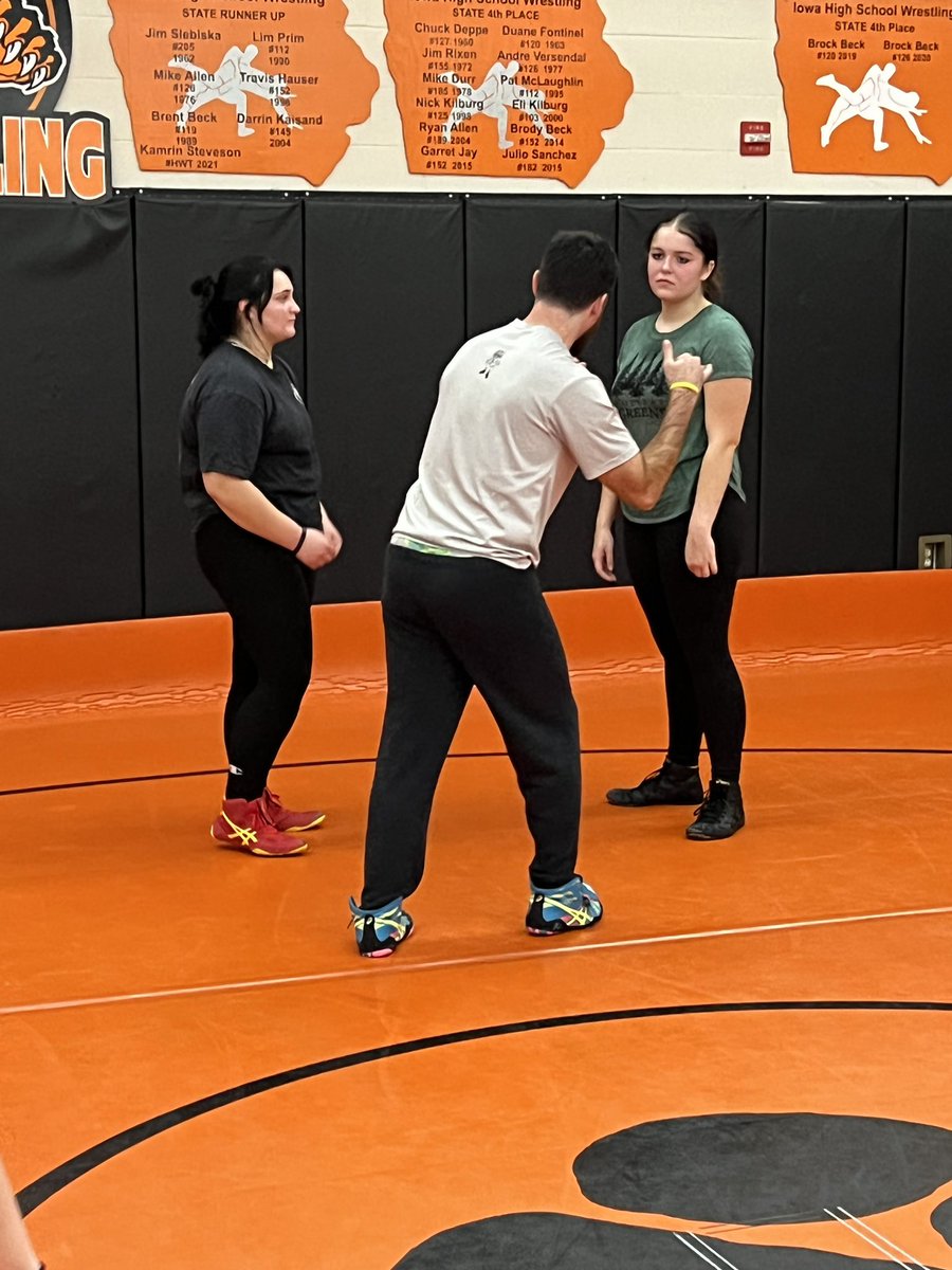 GrinnellWrestl1's tweet photo. It’s a day late but our inaugural Girls Wrestling practice is in the books! Great workout with these new Tiger grapplers. #STRIPES #WeAreGrinnell  #FirstDayFlex https://t.co/kJHw4ehJtY