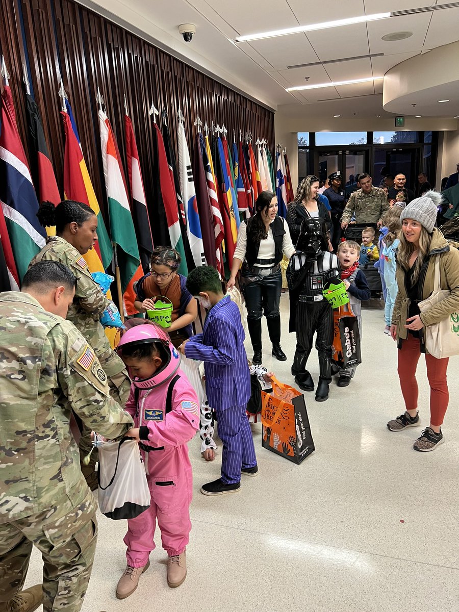 alu_lncoa's tweet photo. We at the #LNCOA hope everyone had a fun and safe #Halloween like our Students and Cadre did at our Monsters University
#leadtotrain #leadtotrain #NCOsMakeItHappen @ArmyFortLee @SCoE_CASCOM https://t.co/pMZojITKbY