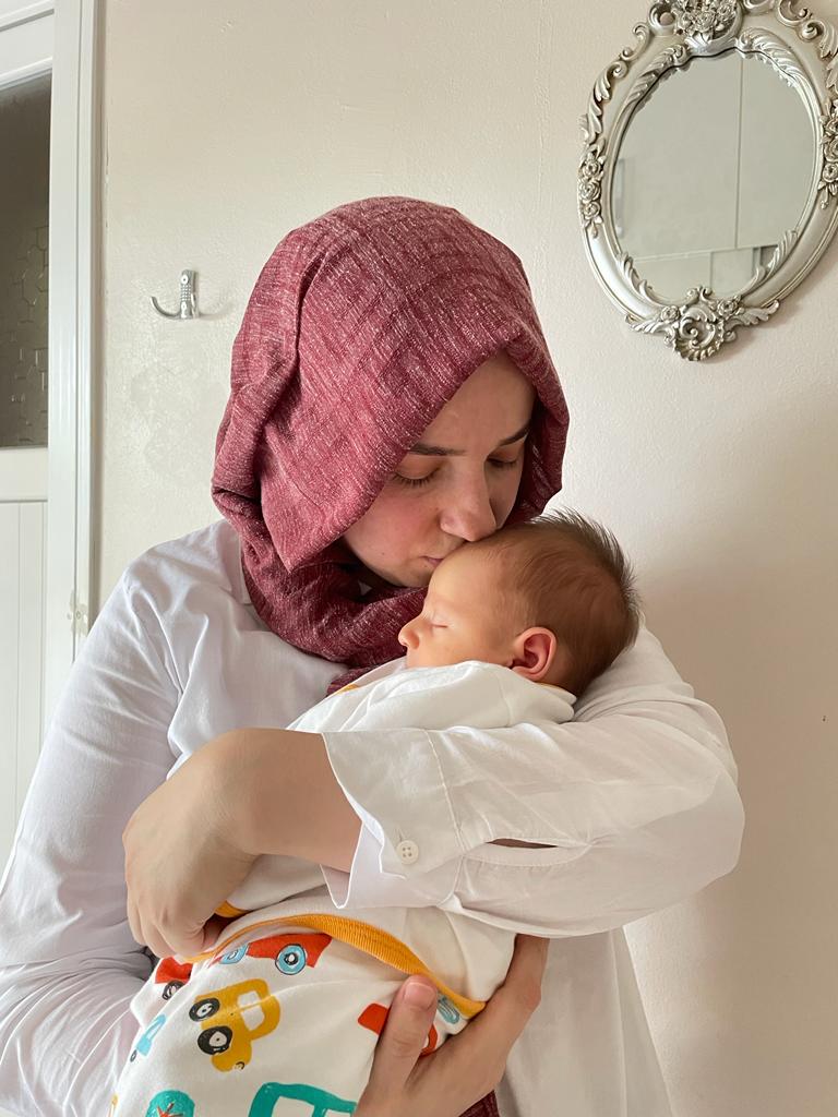 smayusufbaran's tweet photo. Merhaba ben Yusuf Baran.Bugün benim annemin doğum günü.İyi ki doğdun anneciğim seni çok seviyorum💙Biliyor musun? Benim annem Dünyanın en güçlü kadını💪🏻 Biz birlikte SMA'yı yenmek için çok savaşıyoruz😔 https://t.co/oP61OpGk99