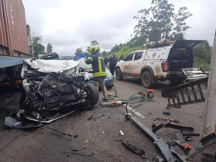 Veetra__'s tweet photo. A Deadly accident scene just before Pinetown Marianhill Toll Plaza, on the N3 from Pietermarizburg going to Durban KZN.

Multiple deceased, Cars and trucks collide – M3 Marrianhill. One light motor vehicle was swept beneath a truck &amp; was severely damaged, killing all 4 occupants. https://t.co/huCrvxQIRq