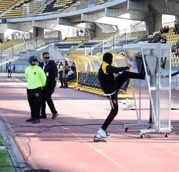 PHOTO | Against modern football! (from Chile)