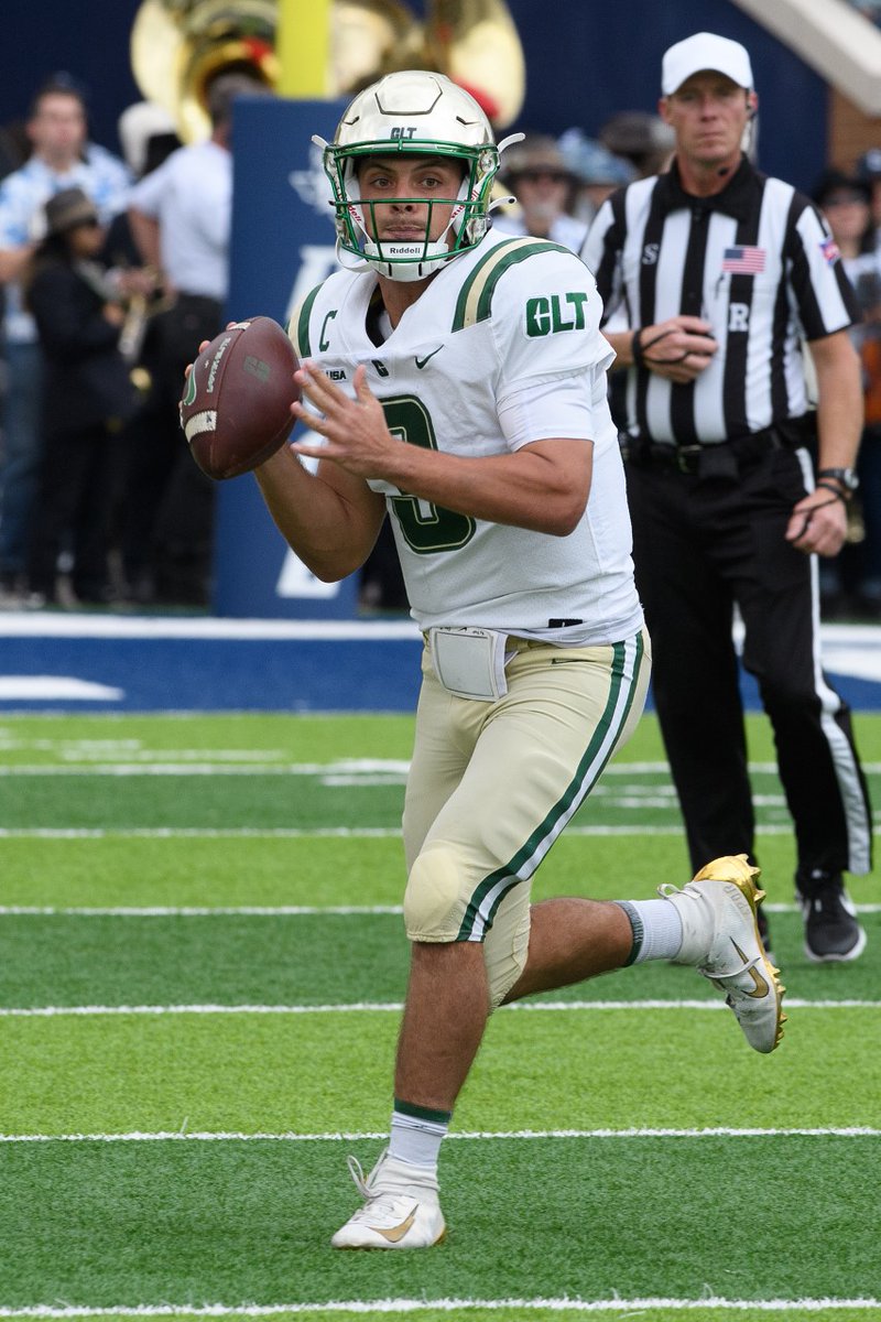 What a week for @ChrisReynolds_3 👏 16/19, 254 yards, 5 TDs 🏈 Manning Star of the Week 🏈 Davey O’Brien Great 8 List 🏈 C-USA Offensive POTW @CharlotteFTBL | #CUSAFB