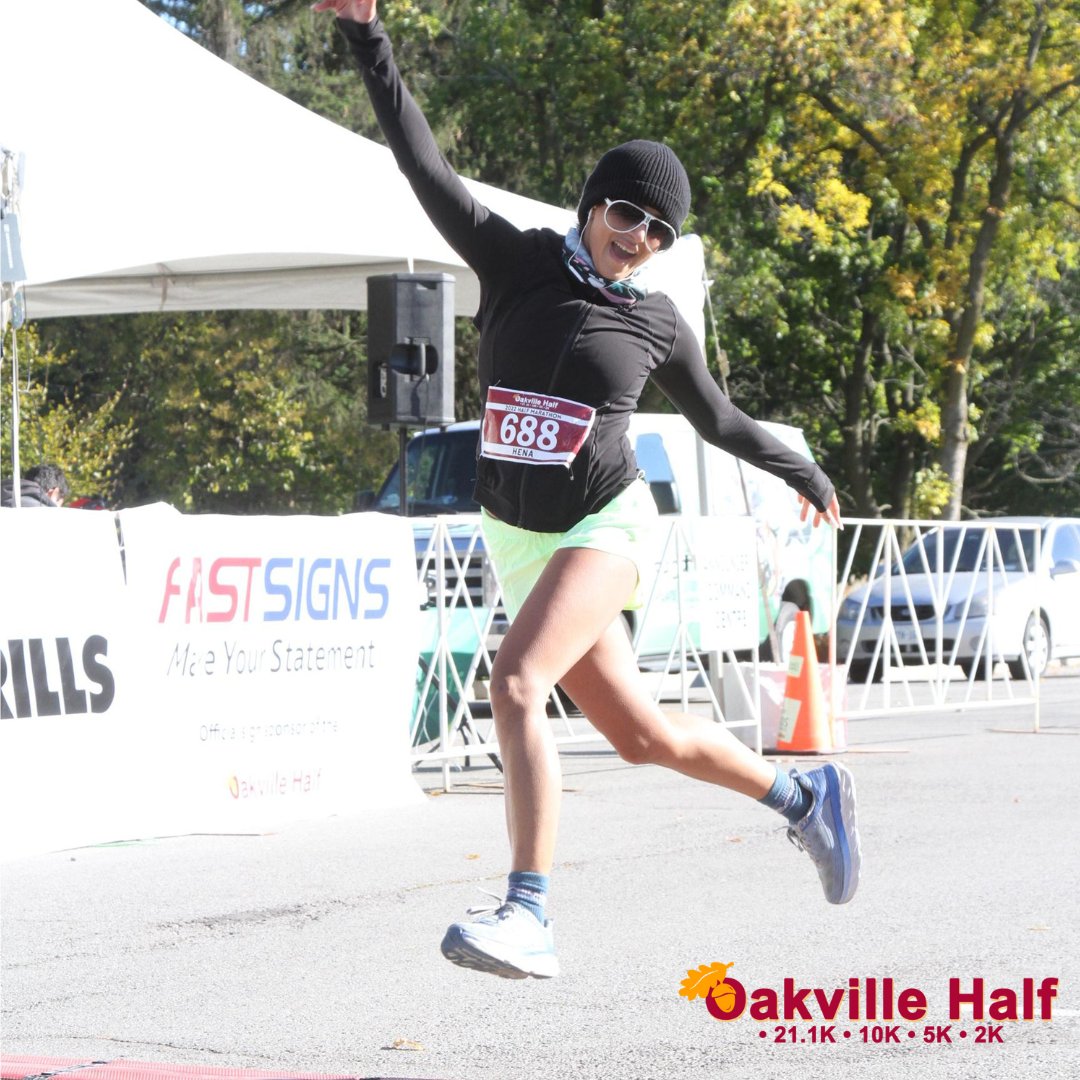 OakvilleHalf's tweet photo. Jumping for joy at the finish line! 🥳

#OakvilleHalf #oakville #halfmarathon #FinishLineFeeling https://t.co/Uj5Uc0fchO