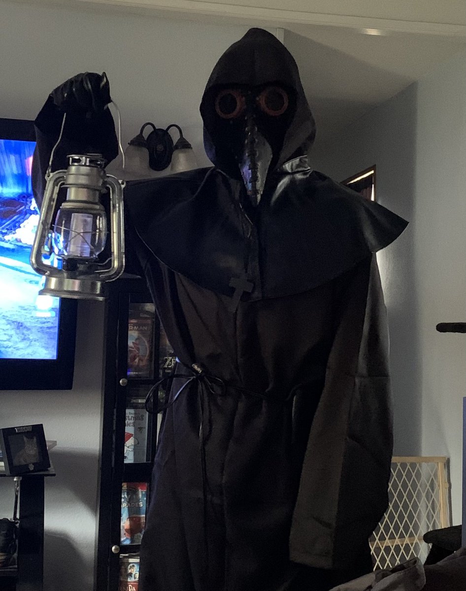 Mehwolf's tweet photo. #PlagueDoctor #Halloween2022 https://t.co/hWziEFhKyT