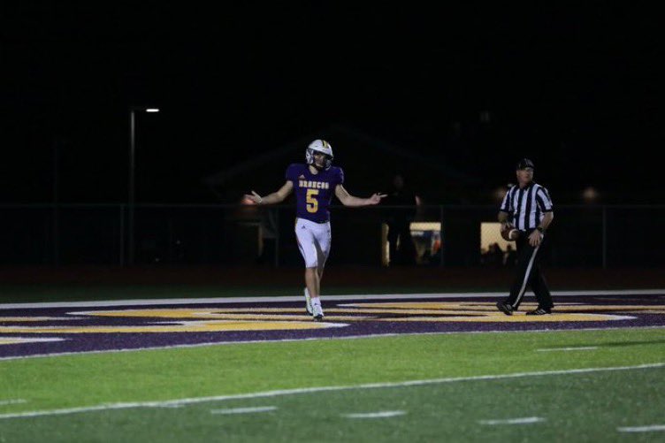 sportsinkansas's tweet photo. Junior Colton McKanna (@ColtonMckanna) of Spring Hill has had a big breakout season, rushing for 1,313 yards and 24 TDs, adding one TD on special teams. 

Broke the single-season TD record at Spring Hill in week 9, leading the Broncos to a round of 16 appearance this week. https://t.co/GeQ37BZV6L