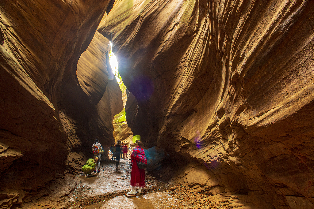 PDChinaLife's tweet image. The formation of Yucha Grand Canyon in NW China's Shaanxi is the result of millions of years of water and wind erosion. How spectacular!
