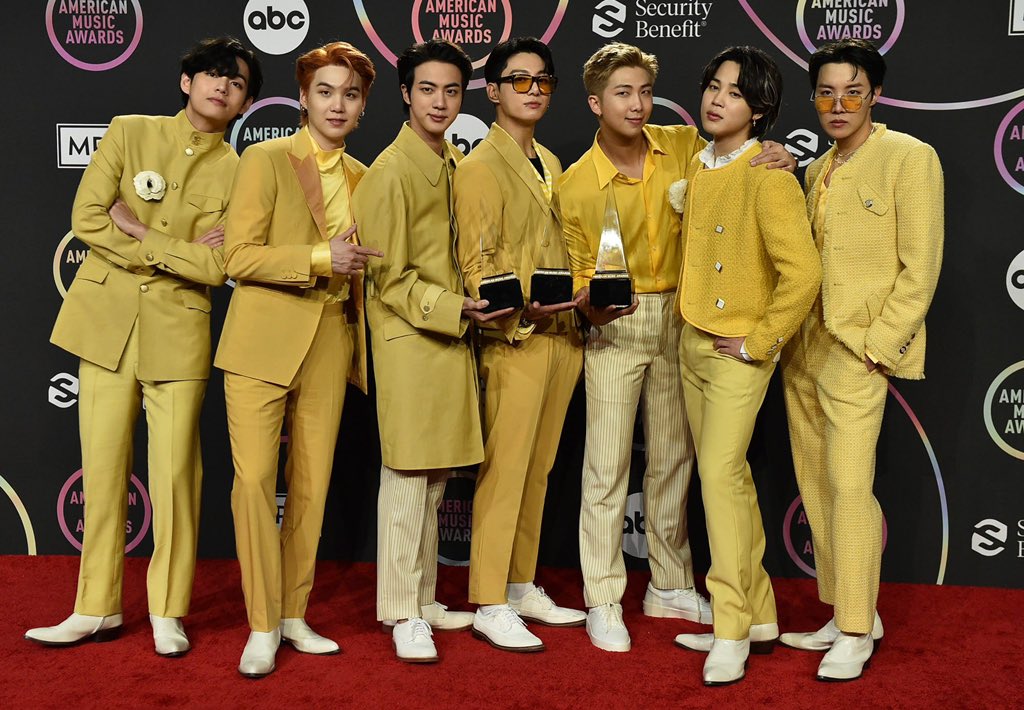 kiss_seven7's tweet photo. — Ya abrió la votación Favorite K-Pop Artist de los American Music Awards 2022

META: 💬 1000 comentarios &amp; 1300 RTs 🔃

I vote for BTS (@BTS_twt) for Favorite K-pop Artist at the #AMAs https://t.co/xaazPvaLPd