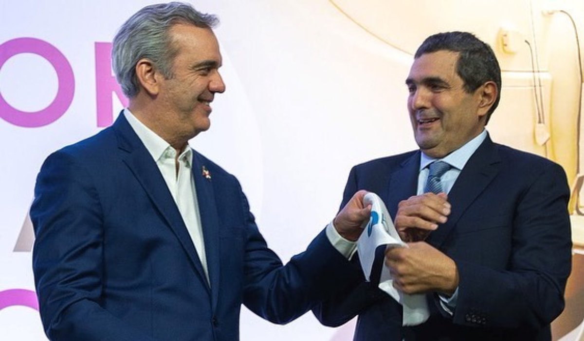 Inauguramos el primer resonador #ABIERTO y #VERTICAL de Latinoamérica, capaz de realizar estudios de multiposición. Estamos muy honrados por haber contado con la grata presencia del excelentísimo Presidente de la República Dominicana, el Sr. <a href="/luisabinader/">Luis Abinader</a>.