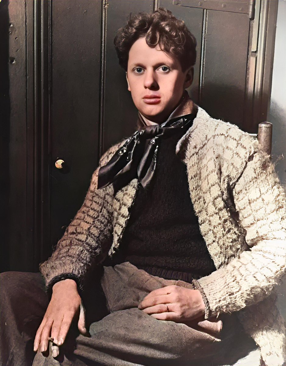 WasfiAkab's tweet image. Dylan Thomas (1914 – 1953)
#old #history #historical #pictures #restoration #ai #deoldify #artificial #intelligence #python #color #colorized #famous #people #Wales #Welsh #poet
