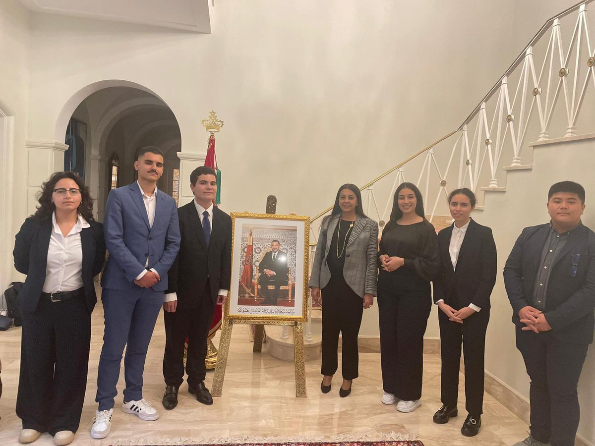 MoroccoInESP's tweet photo. Ravie d’avoir rencontré les membres de l’Association « Sciences Maroc » ,fondée par des étudiants de @sciencespo et d’avoir échangé avec eux sur le métier de diplomate ainsi que sur des thématiques internationales. Bonne continuation à vous #Diplomatie #Maroc https://t.co/UT8AWxMQGn