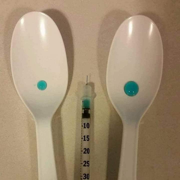semidiosgriegoo's tweet photo. La cantidad de insulina de la izquierda es de 2 unidades y es necesaria cuando una persona con diabetes tipo 1 ingiere 30 gr de carbohidratos.

La cantidad de insulina a la derecha es de 10 unidades y es suficiente para ser fatal en cuestión de 3 horas.

ñ https://t.co/2oc0UVPkQi