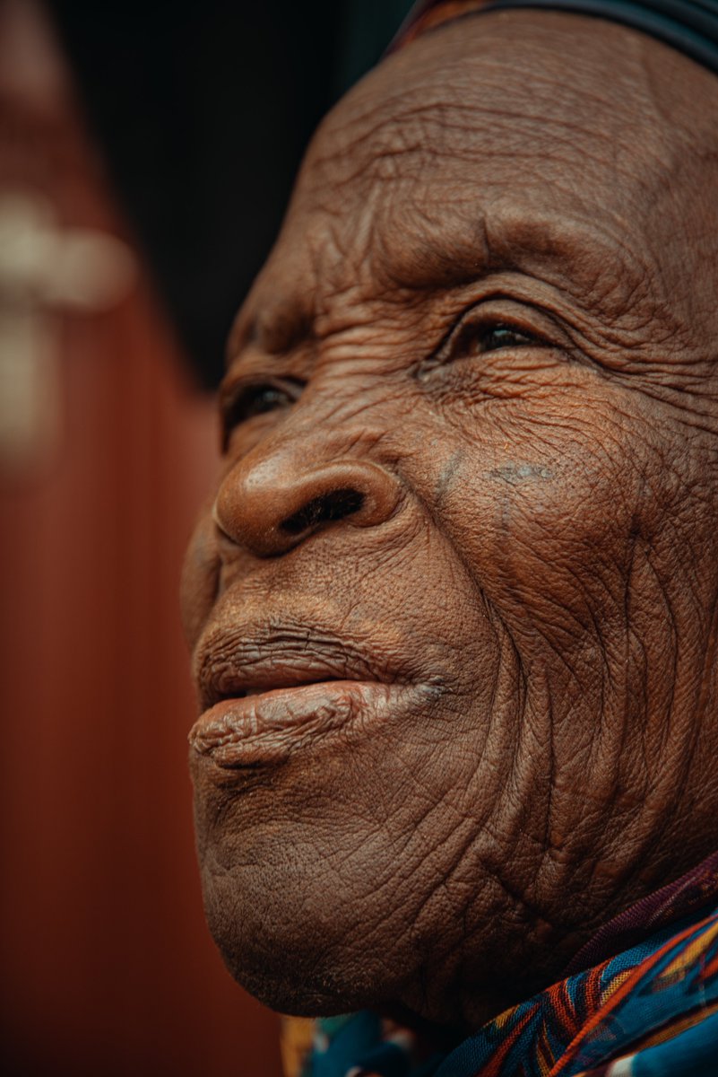 FotoNugget's tweet photo. 🌹 Face of Strength

  “….The wrinkles that comes with ageing of African women shows their accomplishment, what they have been through and what they have survived. Instead of being feared, old age comes with power, choice, and influence”.

Link below ⬇️ https://t.co/QYaiwcbhYM