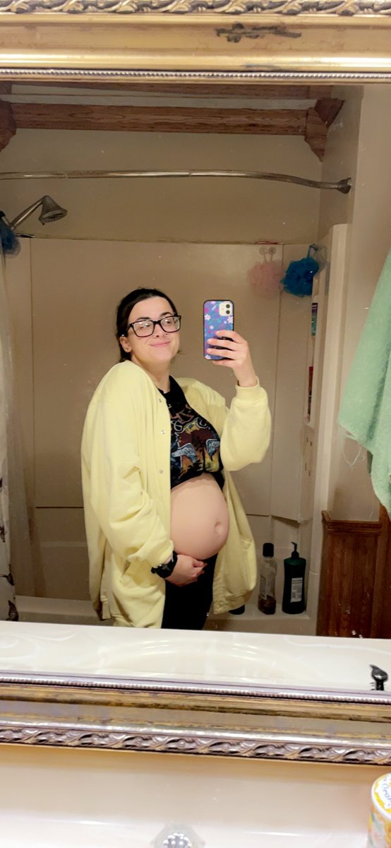 taylorb407's tweet photo. pregnant lady alert https://t.co/fbbqGVVYwr