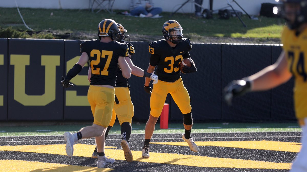 .@GAC_Football Ezekiel Sundberg selected to D3football.com Team of the Week #GoGusties 

Release: athletics.blog.gustavus.edu/2022/11/01/sun…