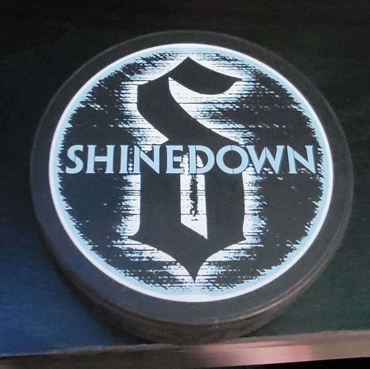 As an avid puck collector this was absolutely perfect for my collection! Never thought my favorite band would have a hockey puck 😂 @Shinedown @ZMyersOfficial @PUCKHCKY
