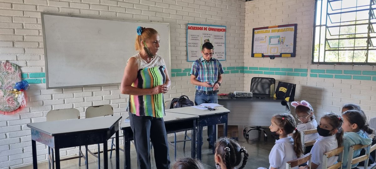ue_033's tweet photo. SMNNA se hizo presente en la E.N. GABINO RIOS QUINTANA para charla sobre el acoso escolar,  normas de convivencia y responsabilidad de padres y derechos y deberes de los niños. @MPPEDUCACION @_LaAvanzadora @ZonaEducTachira @Berzabethg1  @educacion_junin @Crazet2011 @2018Cra https://t.co/FyJ6qXG7TR
