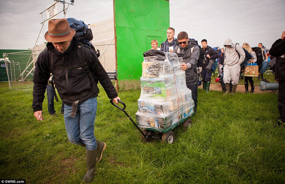 It’s gonna be disappointing not being able to bring our booze in to Glasto next year but it’s really hard carrying it all in. 

Turning off the sound systems across the site at 11pm means people will be drinking less anyway. 

#Glastonbury #Glasto